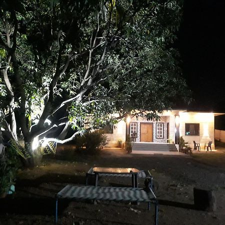Green Valley Resort Thāl Buitenkant foto